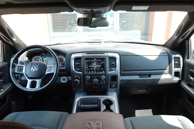 Dodge 1500 - "Peinture Raptor * Tempomat * Camera de recul * Crochet d'attelage pour 3500kg * Son Alpine"