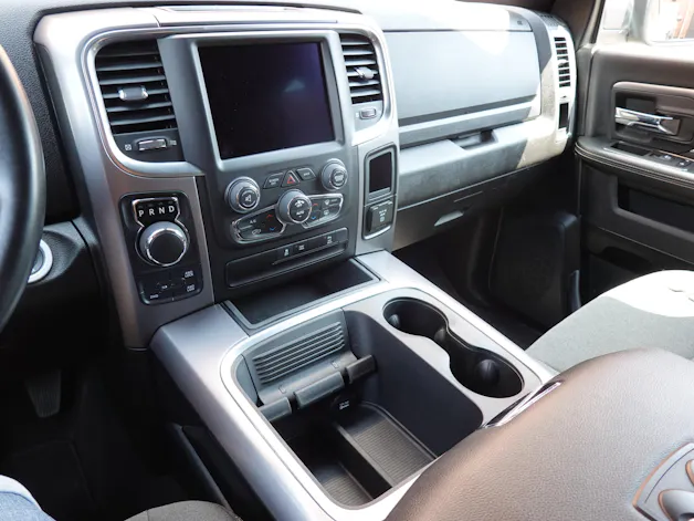 Dodge 1500 - "Peinture Raptor * Tempomat * Camera de recul * Crochet d'attelage pour 3500kg * Son Alpine"