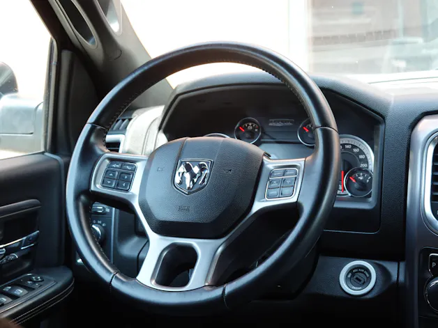Dodge 1500 - "Peinture Raptor * Tempomat * Camera de recul * Crochet d'attelage pour 3500kg * Son Alpine"