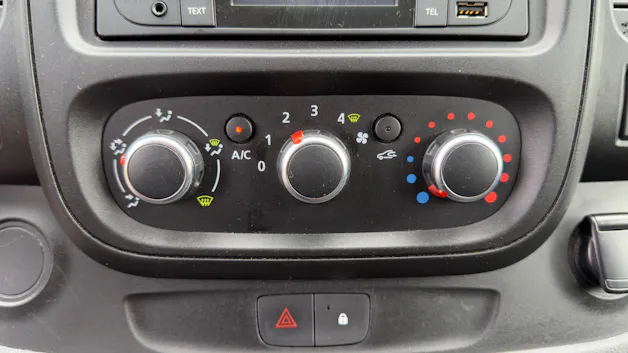 Renault Trafic 2.0 Energy dCi 120 3.0t Business L1H1 CH Vehicule * Version 3 places * Porte coulissante* Tempomat *