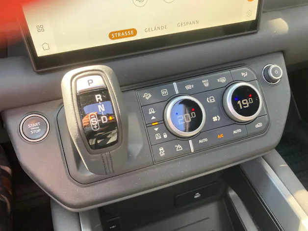 Land Rover Defender 110 P300e Si4 PHEV X-Dynamic SE AT8