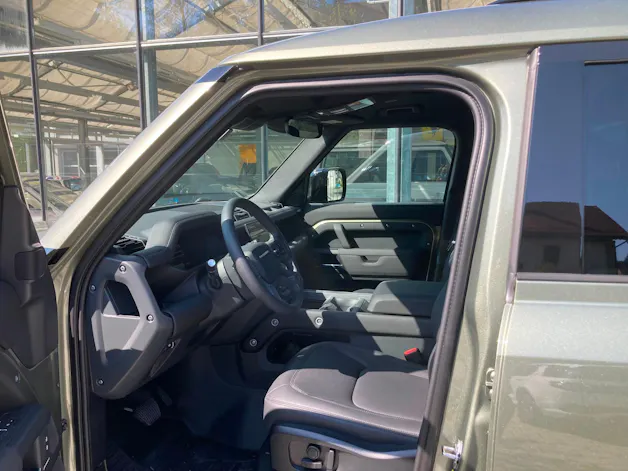 Land Rover Defender 110 P300e Si4 PHEV X-Dynamic SE AT8