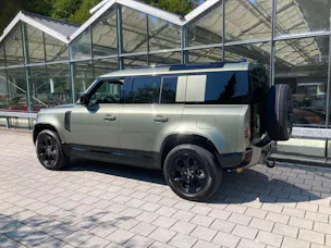 Land Rover Defender 110 P300e Si4 PHEV X-Dynamic SE AT8