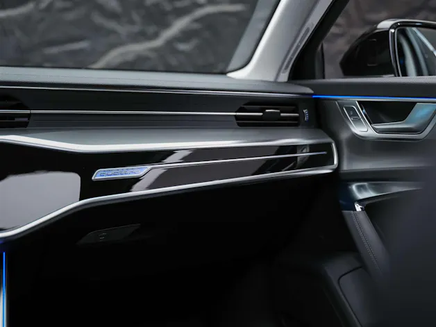 Audi A6 Limousine 55 TFSI Design quattro S-tronic *CH Auto*Panorama*Matrix LED*Head Up*