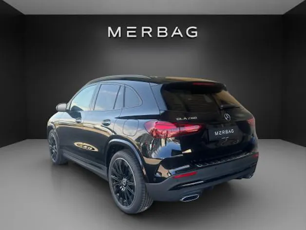 Mercedes-Benz GLA 200 Night Star 7G-D