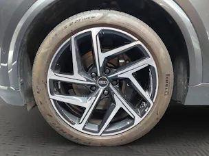 AUDI SQ6 e-tron quattro