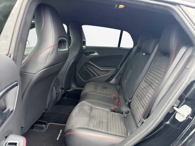 Mercedes-Benz CLA 250 AMG Line 4m
