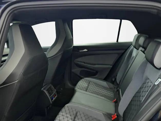 VW Golf VIII 1.5 TSI R-Line
