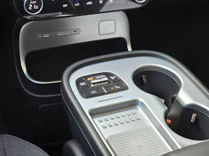 HYUNDAI Ioniq 9 110kWh Amplia 4WD