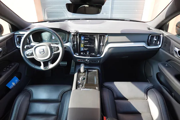 Volvo V60 T6 eAWD Twin Engine * CH Véhicule * Harman Kardon * Sièges Electrique chauffants * Volant chauffant * Caméra recul*