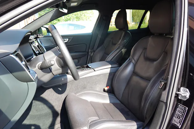 Volvo V60 T6 eAWD Twin Engine * CH Véhicule * Harman Kardon * Sièges Electrique chauffants * Volant chauffant * Caméra recul*