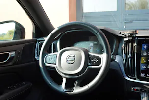 VOLVO V60 T6 eAWD Twin Engine * CH Véhicule * Harman Kardon * Sièges Electrique chauffants * Volant chauffant * Caméra recul*