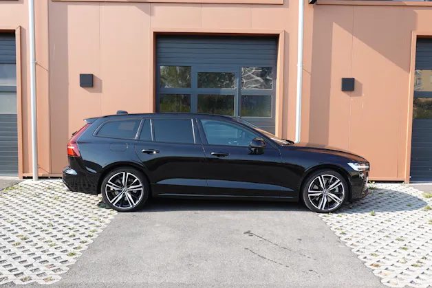 Volvo V60 T6 eAWD Twin Engine * CH Véhicule * Harman Kardon * Sièges Electrique chauffants * Volant chauffant * Caméra recul*