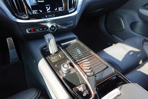 Volvo V60 T6 eAWD Twin Engine * CH Véhicule * Harman Kardon * Sièges Electrique chauffants * Volant chauffant * Caméra recul*
