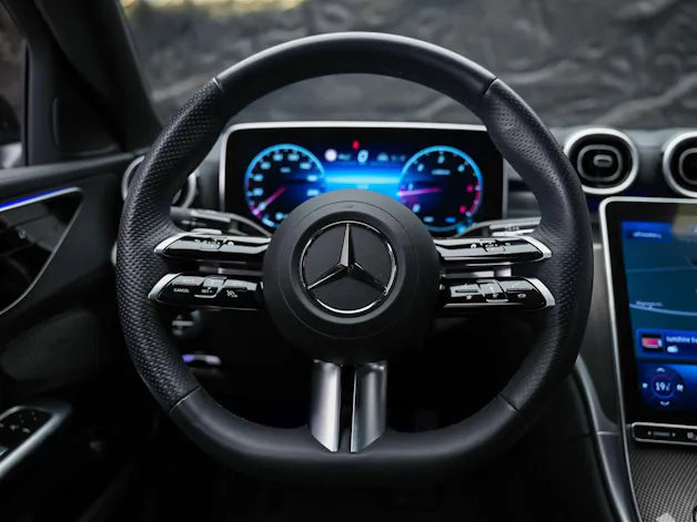 MERCEDES-BENZ C 300 d AMG Line *20" Felgen*Abstandsregler*AHK*