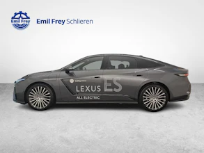 https://vehicle.imgix.net/4422775/429e7095-d18e-4e07-a346-bc0660744ce8.jpg