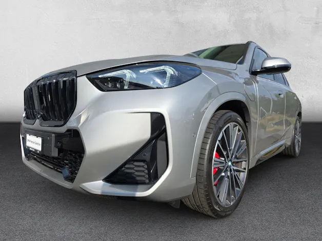 BMW X1 30e xDrive M Sport Pro (CH) AHK ** Spacesilber métallisé ** SoH à 99% **