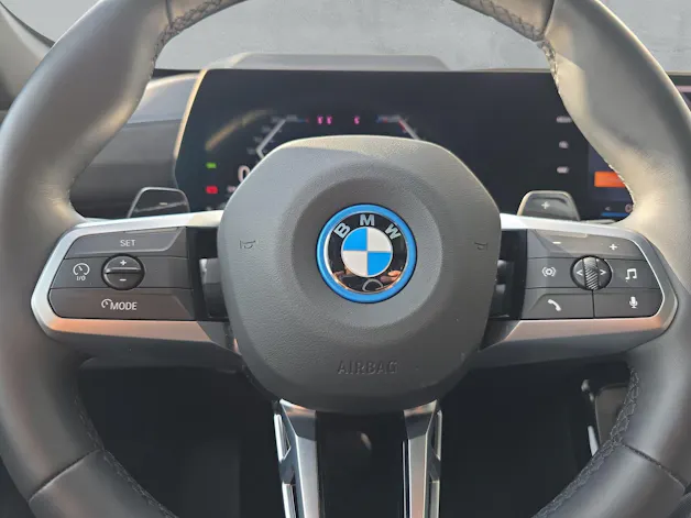 BMW X1 30e xDrive M Sport Pro (CH) AHK ** Spacesilber métallisé ** SoH à 99% **