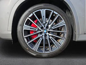 BMW X1 30e xDrive M Sport Pro (CH) AHK ** Spacesilber métallisé ** SoH à 99% **