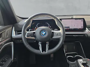 BMW X1 30e xDrive M Sport Pro (CH) AHK ** Spacesilber métallisé ** SoH à 99% **