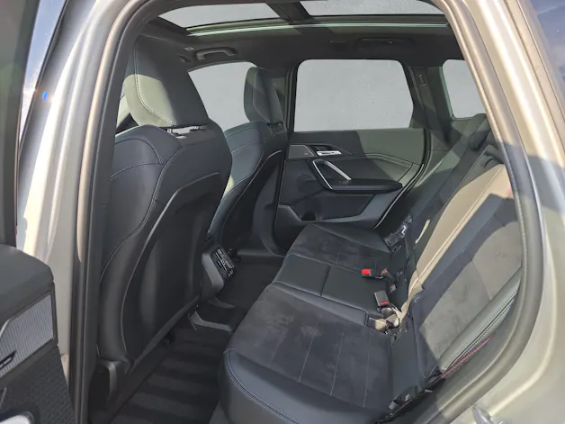 BMW X1 30e xDrive M Sport Pro (CH) AHK ** Spacesilber métallisé ** SoH à 99% **