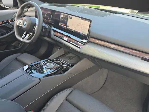 BMW 520d xDrive Touring M Sport PRO ** VOLLAUSSTATTUNG // 5 Jahre GARANTIE // 2'000 kg Anhängelast **