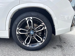 https://vehicle.imgix.net/4422873/d31c8edd-752f-41bf-a265-ce3a8e85f7b3.jpg