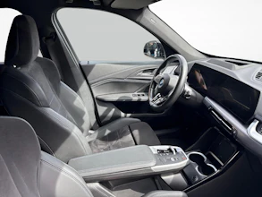 https://vehicle.imgix.net/4422873/edc2ab8c-62a8-41f4-b404-8d125cc08e5b.jpg