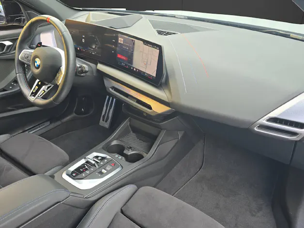 BMW M135 xDrive M Sport PRO ** 5 Jahre GARANTIE // 80'350 CHF Neupreis **