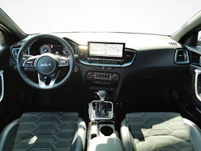 https://vehicle.imgix.net/4422912/002f2364-68b3-4f80-b7ed-71c94587cd0d.jpg