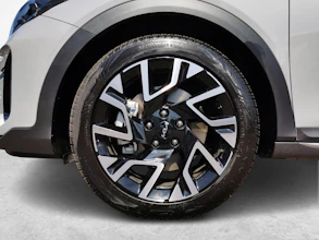 https://vehicle.imgix.net/4422912/cf6a0a03-bde3-418b-bd40-7d712a3c6673.jpg