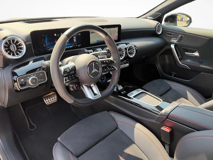 Fahrzeugbild MERCEDES-BENZ A 45 AMG
