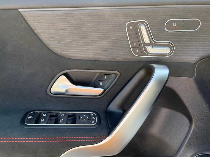 Fahrzeugbild MERCEDES-BENZ A 45 AMG