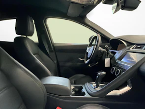 Fahrzeugbild JAGUAR E-Pace 2.0 T 200 SE AWD - Pneumatici invernali inclusi