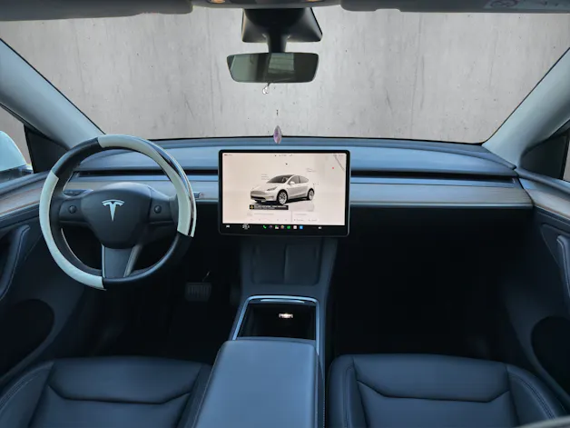 Tesla Model Y Long Range D