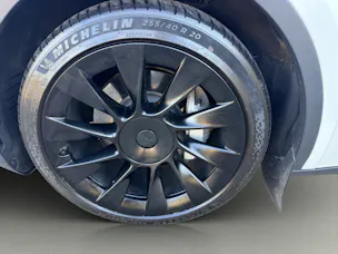 Tesla Model Y Long Range D