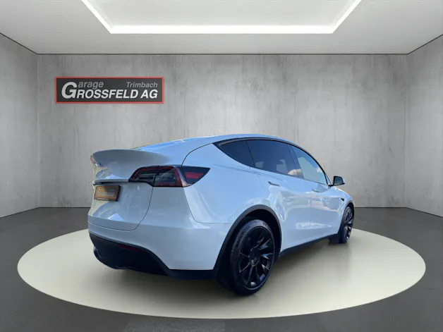 Tesla Model Y Long Range D
