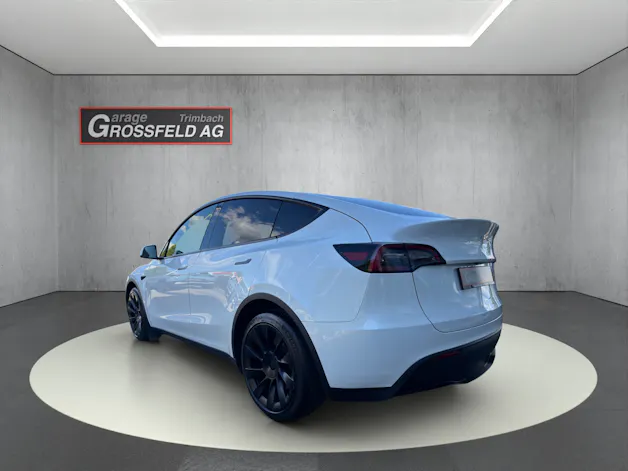Tesla Model Y Long Range D
