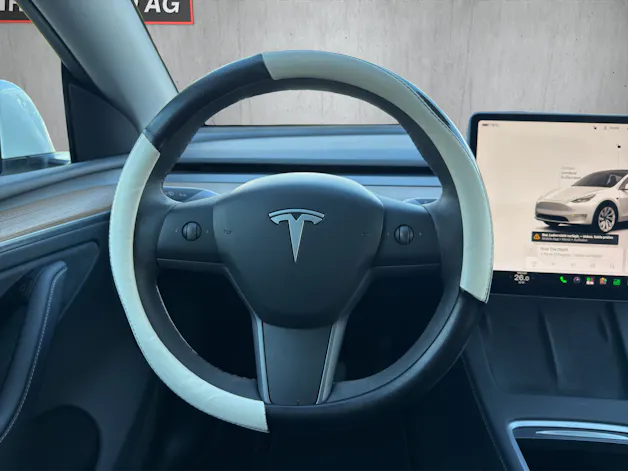 Tesla Model Y Long Range D