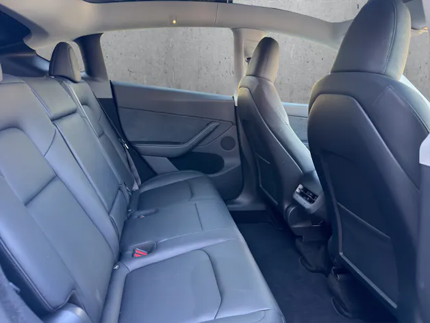 Tesla Model Y Long Range D