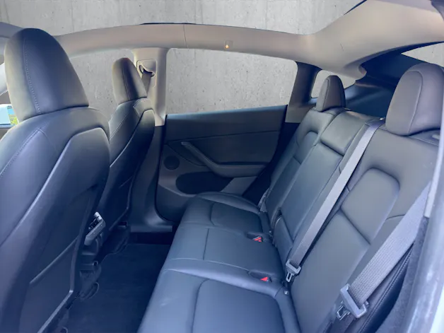 Tesla Model Y Long Range D
