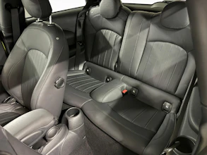 https://vehicle.imgix.net/4423026/a83f3c6c-59b0-4a01-a86e-a0fed776f30e.jpg
