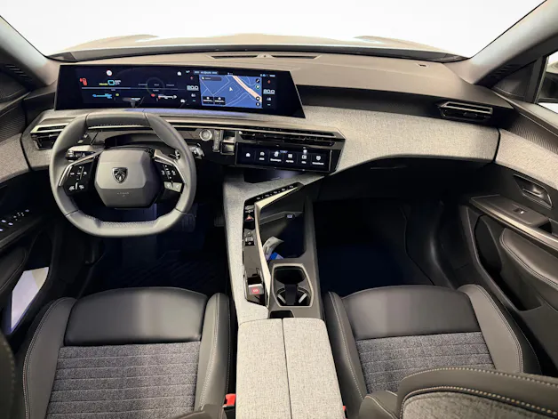 PEUGEOT 5008 1.6 PHEV Allure