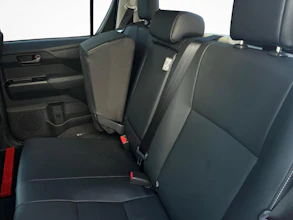 https://vehicle.imgix.net/4423043/b9a63bb4-bb8d-4753-ab9c-270f9933caa1.jpg