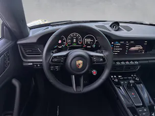 PORSCHE 911 Carrera 4 GTS