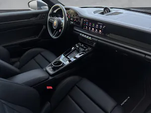 PORSCHE 911 Carrera 4 GTS