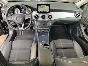 MERCEDES-BENZ GLA 200 Night Star