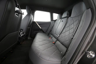 https://vehicle.imgix.net/4423252/428570f7-a3fc-431b-8d11-615eff01958b.jpg