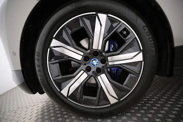 BMW iX M60