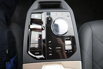 https://vehicle.imgix.net/4423252/e72c52eb-8769-4a38-a60e-81425537e808.jpg